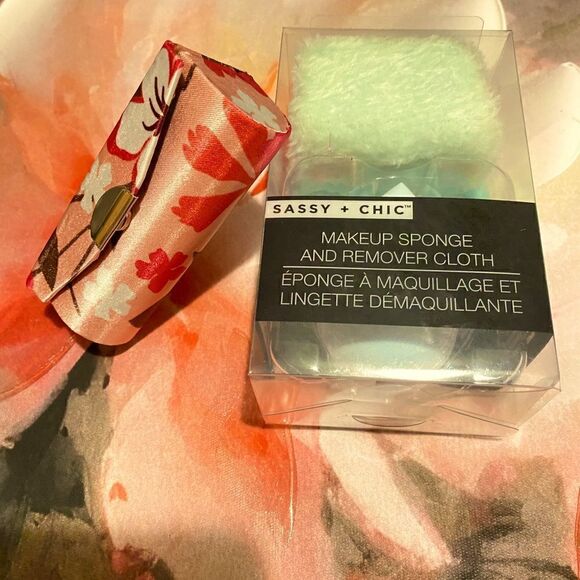 🛍️Sassy +Chic Makeup Sponge and Remover Cloth & Lipstick 💄 Case 🛍️ - Picture 1 of 10
